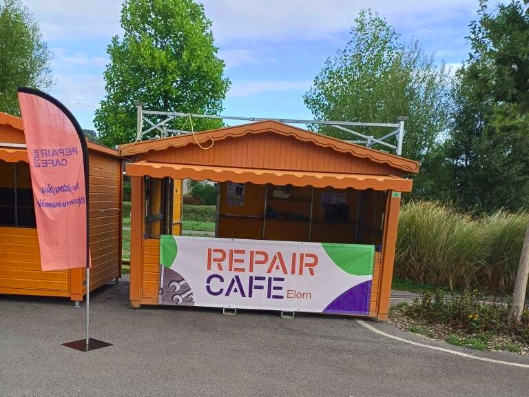 Stand du Repair-café au carrefour des assos